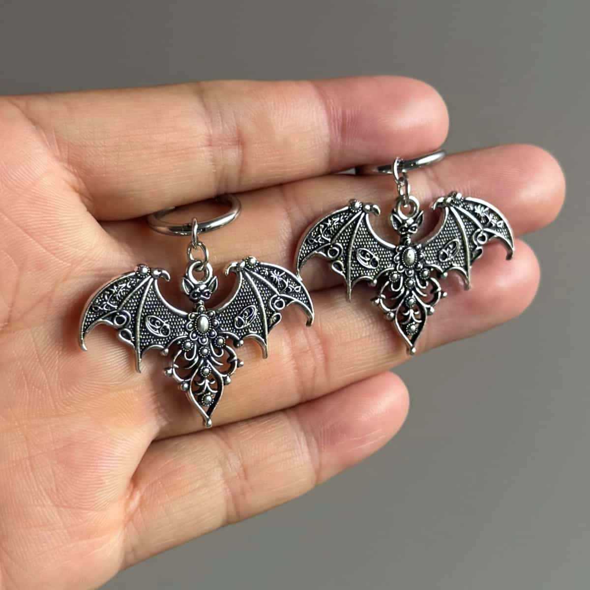 ヴァンパイアバットイヤリング、ゴシックジュエリー、魔術アクセ - Men'S Vampire Accessories のレビューと価格
