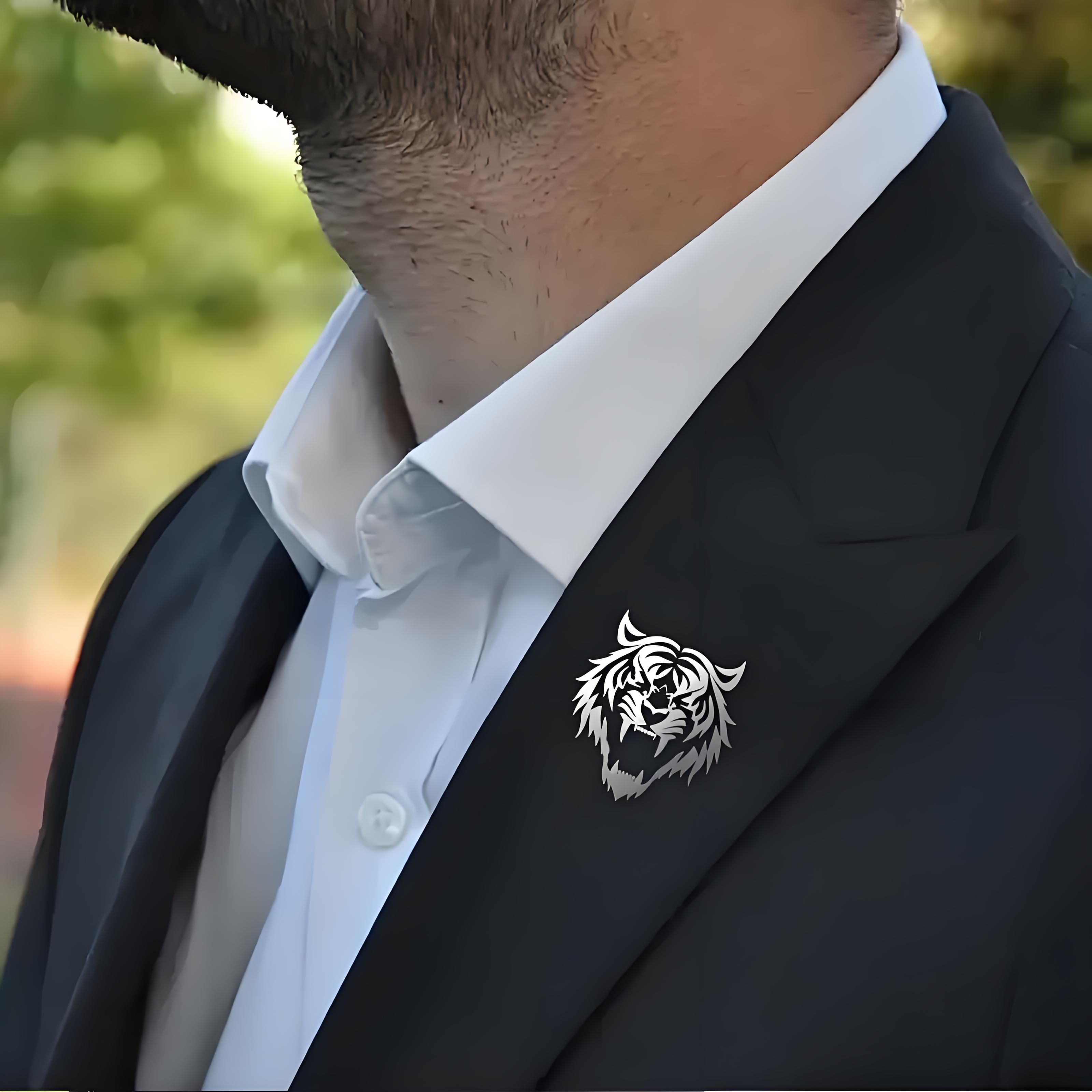 メンズ ステンレススチール タイガー ヘッド ラペル ピン、 - Men Accessories Kit のレビューと価格