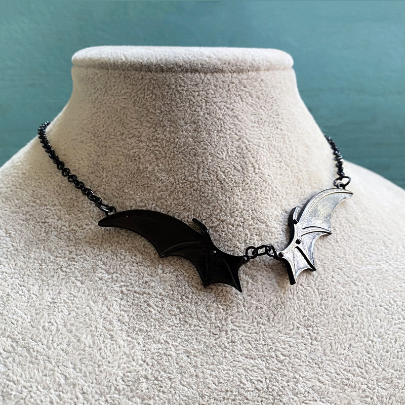 パンクスタイルの人格吸血鬼バットウィングペンダントネックレス - Men'S Vampire Accessories のレビューと価格
