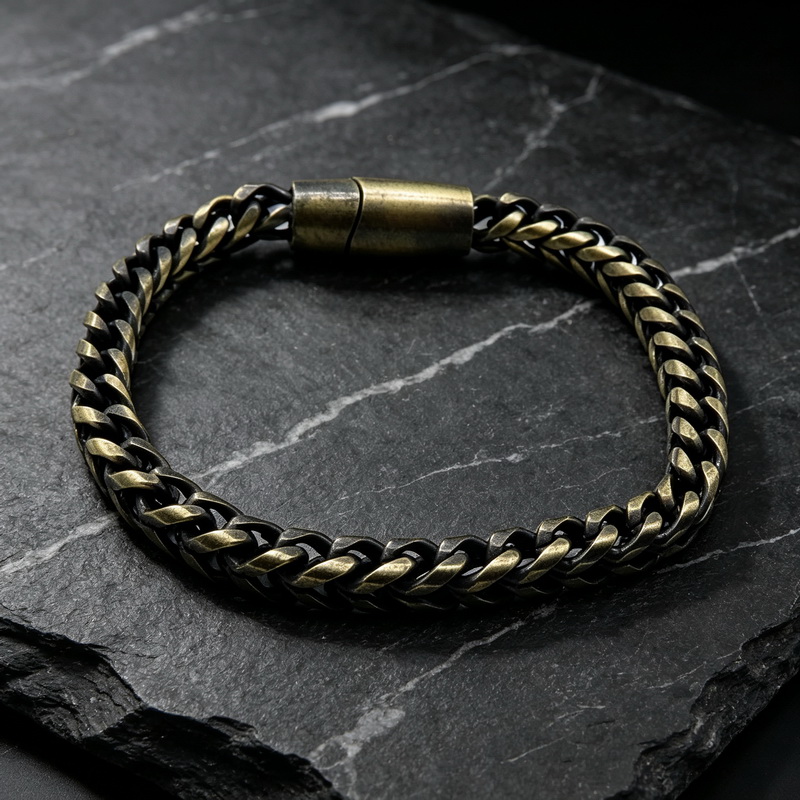 新しいステンレス製の個性的なトレンドメンズブレスレット、レト - Men Accessories Bd のレビューと価格